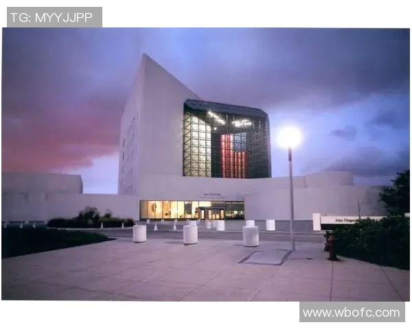 足球明星肯尼迪独特纹身图案解析与背后故事分享